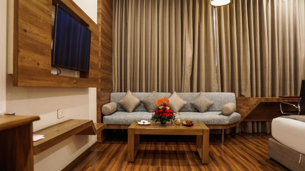 Hotel Centre Point 나그푸르 외부 사진